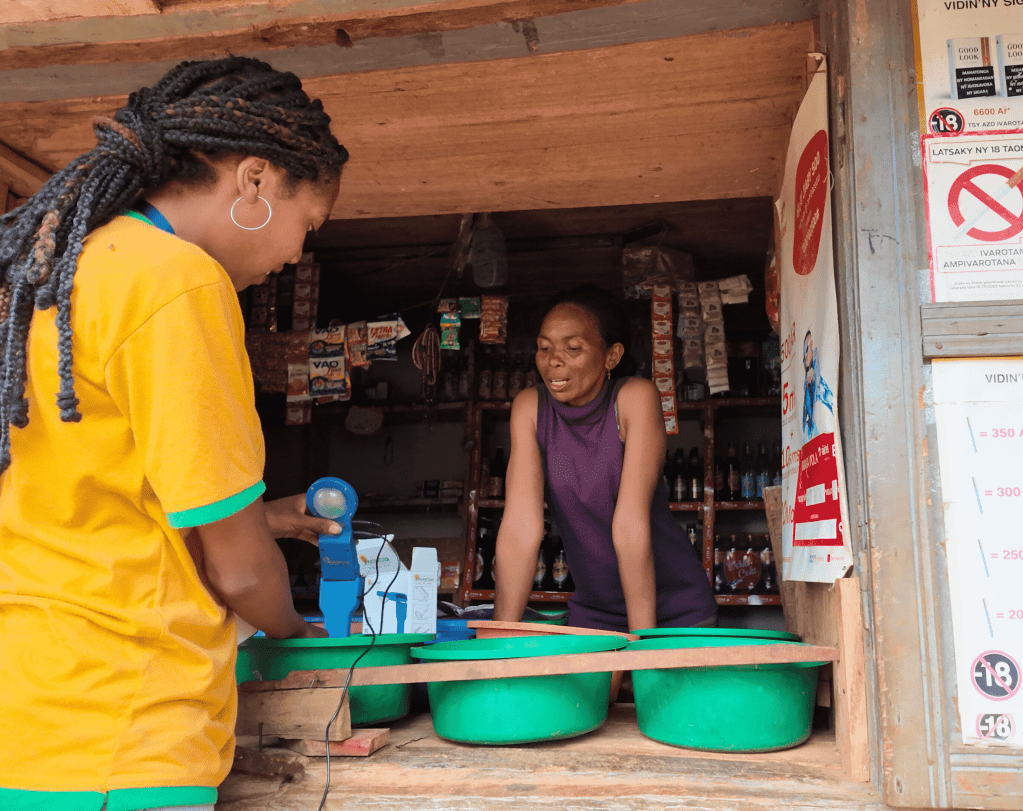 Petite lumière, grand changement : récit d’une commerçante en Haute&nbsp;Matsiatra